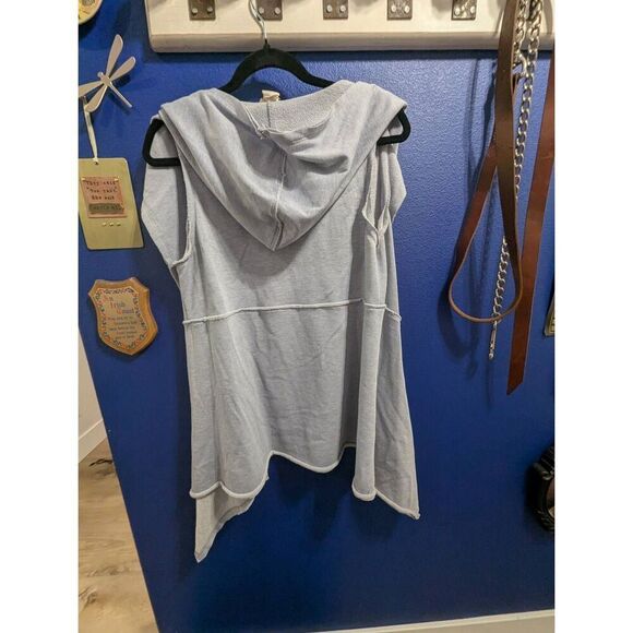 Sleeveless Cardiganāw/ Hood - Picture 3 of 10